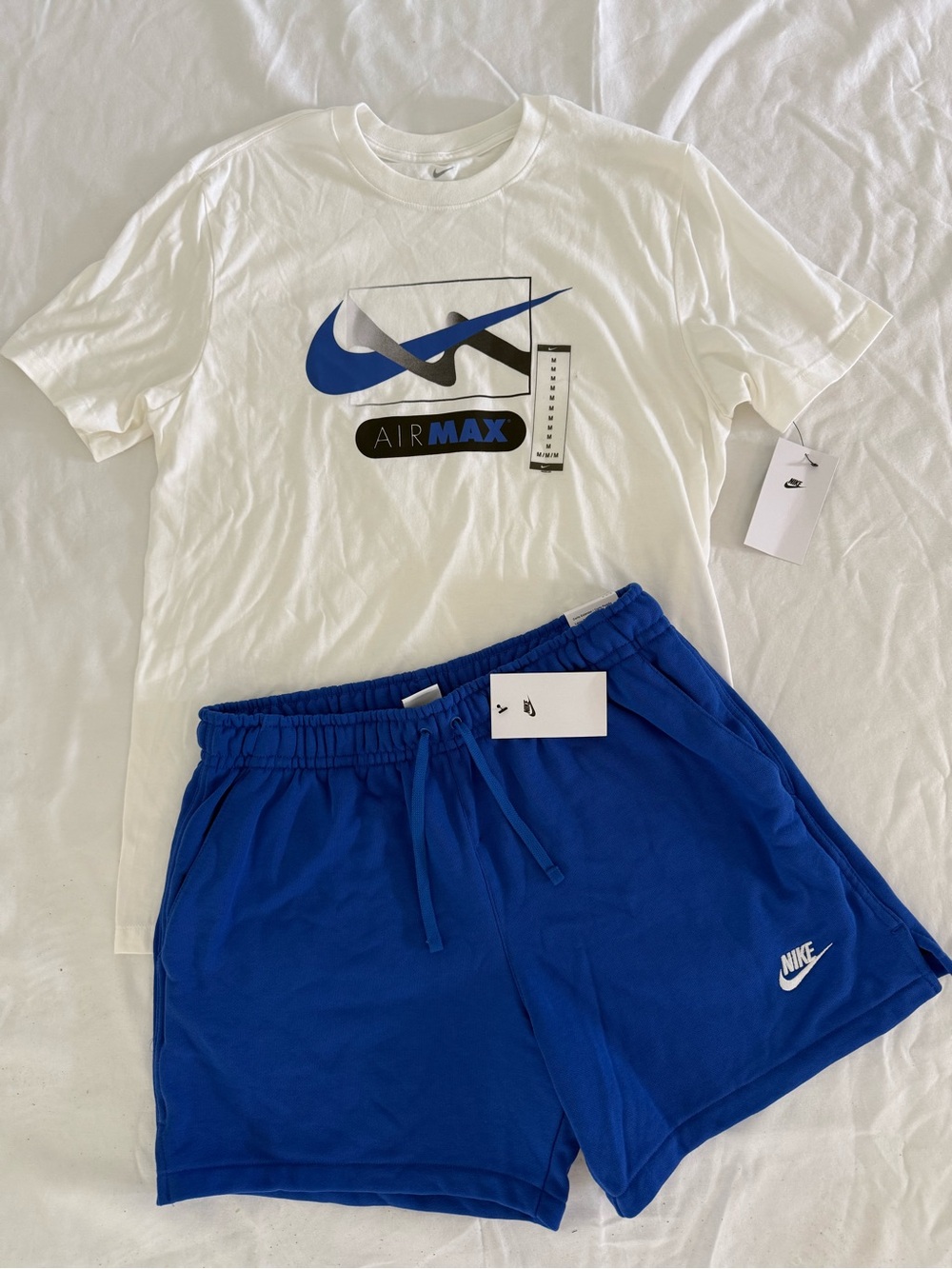 New mens Sz M Nike White Tee with Blue & Black Air Max Logo, Shorts
